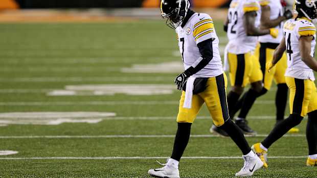 Pittsburgh Steelers quarterback Ben Roethlisberger (7) takes the field for a possession in the fourth quarter during an NFL Week 15 football game against the Cincinnati Bengals, Monday, Dec. 21, 2020, at Paul Brown Stadium in Cincinnati. The Cincinnati Bengals won, 27–17.